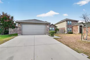 320 Chalkstone Dr, Fort Worth, TX 76131 - Photo 2