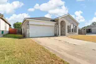 1025 Buffalo Springs Dr, Fort Worth, TX 76140 - Photo 6