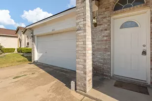 1025 Buffalo Springs Dr, Fort Worth, TX 76140 - Photo 8