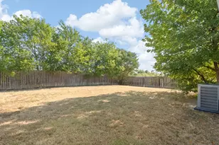 1025 Buffalo Springs Dr, Fort Worth, TX 76140 - Photo 26
