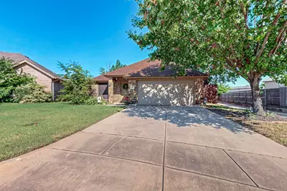 337 Grace Circle, Hurst, TX 76053 - Photo 2