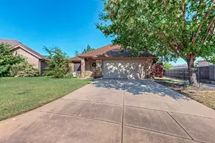 337 Grace Cir, Hurst, TX 76053 - Photo 2