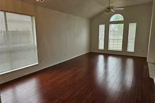 5901 Rising Meadow Dr, Arlington, TX 76018 - Photo 4