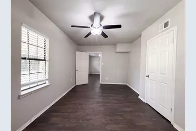 330 E Coral Way, Grand Prairie, TX 75051 - Photo 4