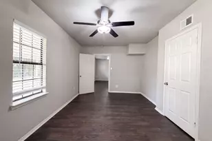 330 E Coral Way, Grand Prairie, TX 75051 - Photo 4