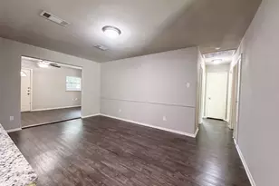 330 E Coral Way, Grand Prairie, TX 75051 - Photo 6
