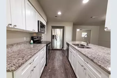 330 E Coral Way, Grand Prairie, TX 75051 - Photo 2