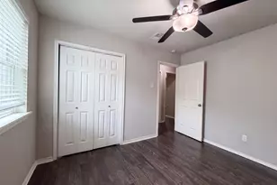 330 E Coral Way, Grand Prairie, TX 75051 - Photo 16