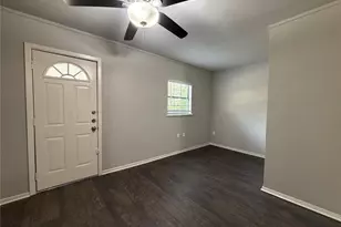 330 E Coral Way, Grand Prairie, TX 75051 - Photo 8