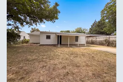 330 E Coral Way, Grand Prairie, TX 75051 - Photo 18
