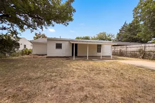 330 E Coral Way, Grand Prairie, TX 75051 - Photo 18