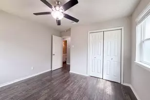 330 E Coral Way, Grand Prairie, TX 75051 - Photo 14
