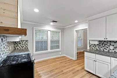 203 N Pendell Avenue, Cleburne, TX 76033 - Photo 12