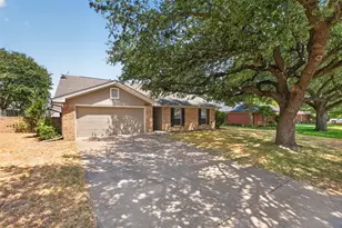 1217 Stonelake Dr, Cleburne, TX 76033 - Photo 2