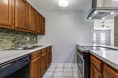 7504 Portman Avenue, Fort Worth, TX 76112 - Photo 6