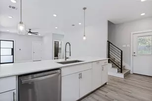 1042 Rosemont St, Austin, TX 78723 - Photo 10