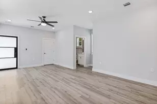 1042 Rosemont St, Austin, TX 78723 - Photo 2