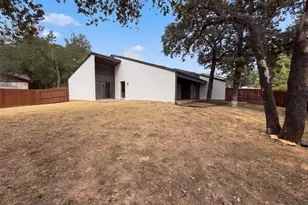 742 Hummingbird Cir, Lewisville, TX 75067 - Photo 4