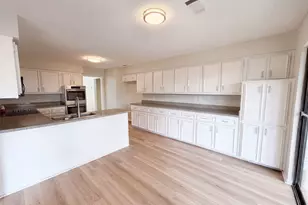 742 Hummingbird Cir, Lewisville, TX 75067 - Photo 14