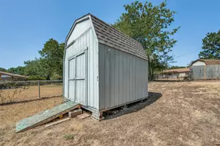 821 E Glendale St, Crowley, TX 76036 - Photo 24