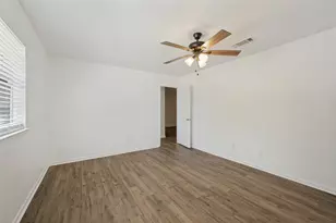 821 E Glendale St, Crowley, TX 76036 - Photo 14