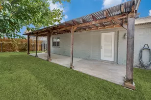 821 E Glendale St, Crowley, TX 76036 - Photo 22