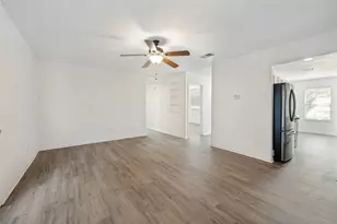 821 E Glendale St, Crowley, TX 76036 - Photo 2
