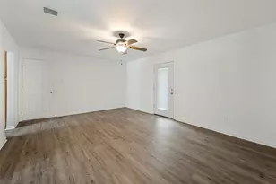 821 E Glendale St, Crowley, TX 76036 - Photo 10