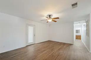 821 E Glendale St, Crowley, TX 76036 - Photo 6