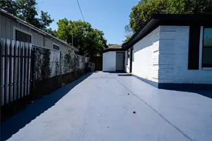 807 W Broadus St, Fort Worth, TX 76115 - Photo 26