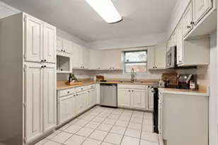 202 E Kenwood Dr, Garland, TX 75041 - Photo 8