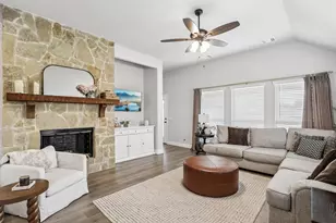 166 Martinique Dr, Lancaster, TX 75146 - Photo 2