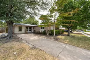 2314 Briarwood Ln, Carrollton, TX 75006 - Photo 2