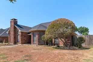 2703 Devonshire Dr, Carrollton, TX 75007 - Photo 2