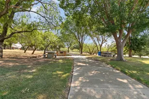 2703 Devonshire Dr, Carrollton, TX 75007 - Photo 36