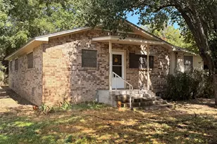319 S Fisher St, Gorman, TX 76454 - Photo 6