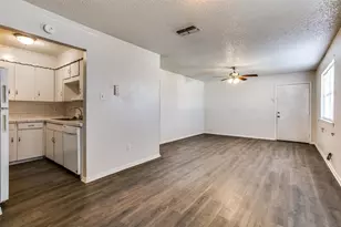 105 Peach St, Crowley, TX 76036 - Photo 4