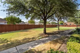 2709 Olympic Park Dr, Grand Prairie, TX 75050 - Photo 4