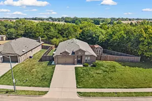 1800 Kings Cross Dr, Lancaster, TX 75134 - Photo 2