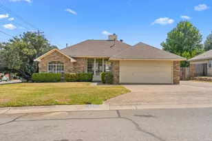 419 Strata Dr, Denton, TX 76201 - Photo 2