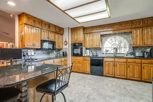 10100 Crestline Trail, Burleson, TX 76028 - Photo 10