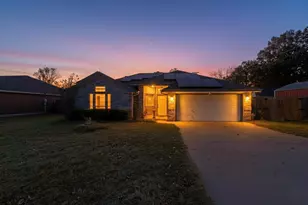 107 Catie Ln, Joshua, TX 76058 - Photo 2