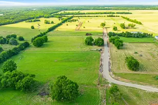 325 Private Road 33261, Sumner, TX 75486 - Photo 1