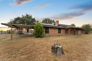 623 E Kempner St, Mabank, TX 75147 - Photo 2