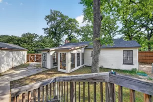 1629 Robinwood Dr, Fort Worth, TX 76111 - Photo 26
