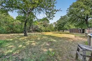 1629 Robinwood Dr, Fort Worth, TX 76111 - Photo 28