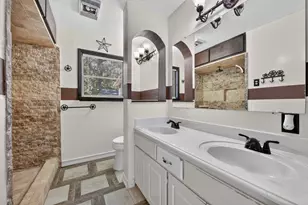 1629 Robinwood Dr, Fort Worth, TX 76111 - Photo 20