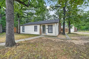1629 Robinwood Dr, Fort Worth, TX 76111 - Photo 2