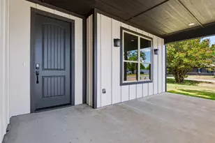 52 Graves Cir, Pottsboro, TX 75076 - Photo 2