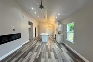 825 Edgar St, Greenville, TX 75401 - Photo 2